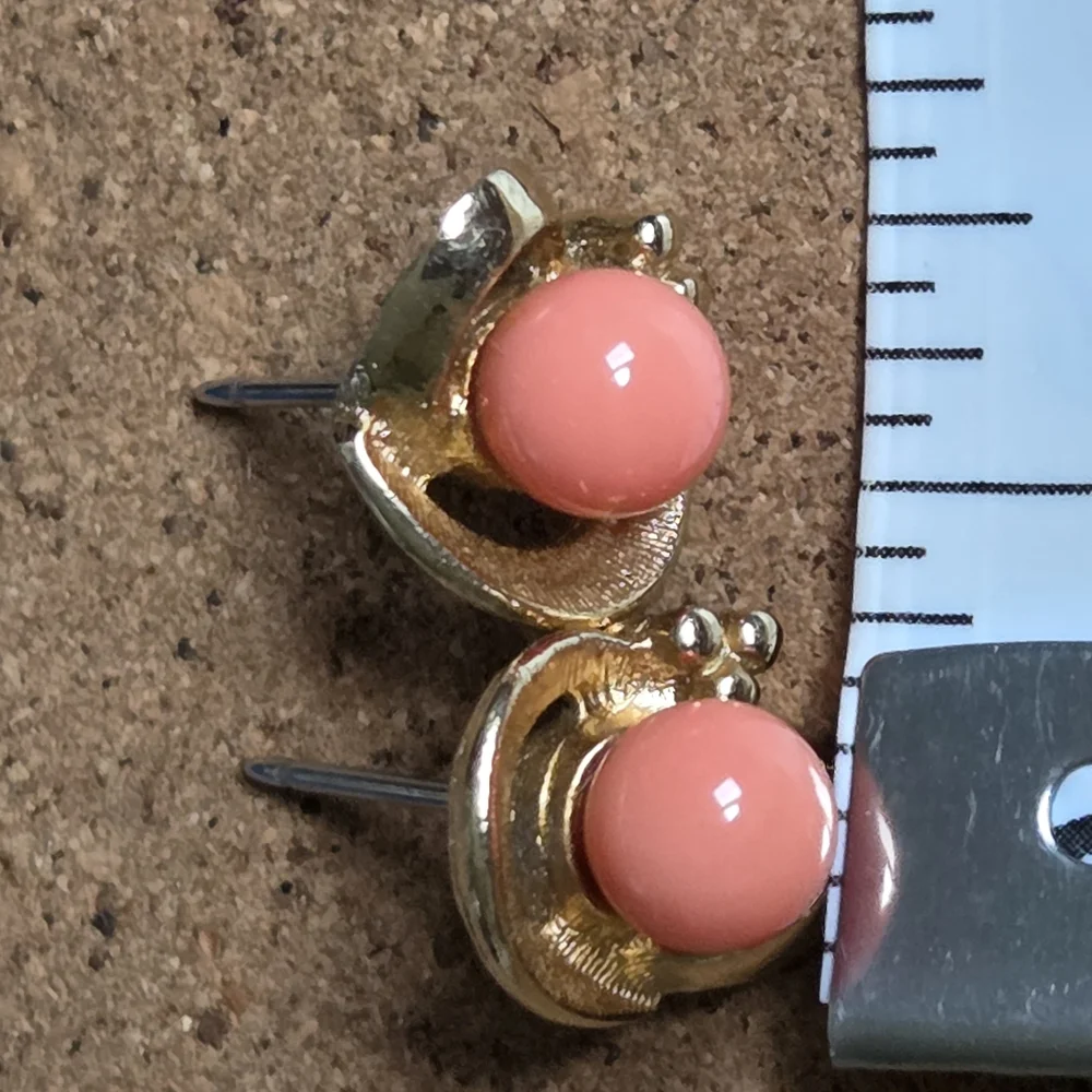 Vintage Avon Mirror Image Gold Tone and Peach Stone Stud Earrings - Picture 5 of 7